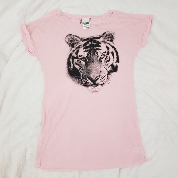 PINK Victoria's Secret Tops - 🔥3/$15 VS Pink tiger graphic tee short sleeve XS